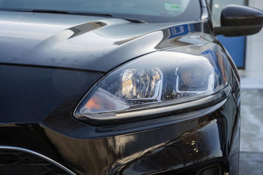 Used 2021 Ford Escape SE image 11