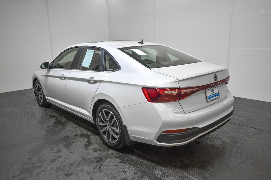 Used 2025 Volkswagen Jetta SE image 6