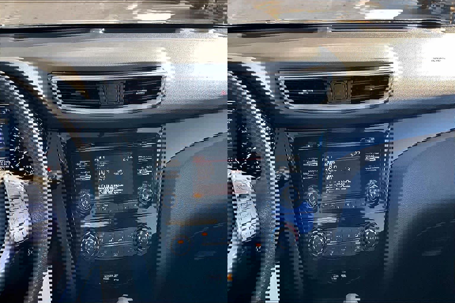 Used 2016 Nissan Rogue S w/ Appearance Package image 6