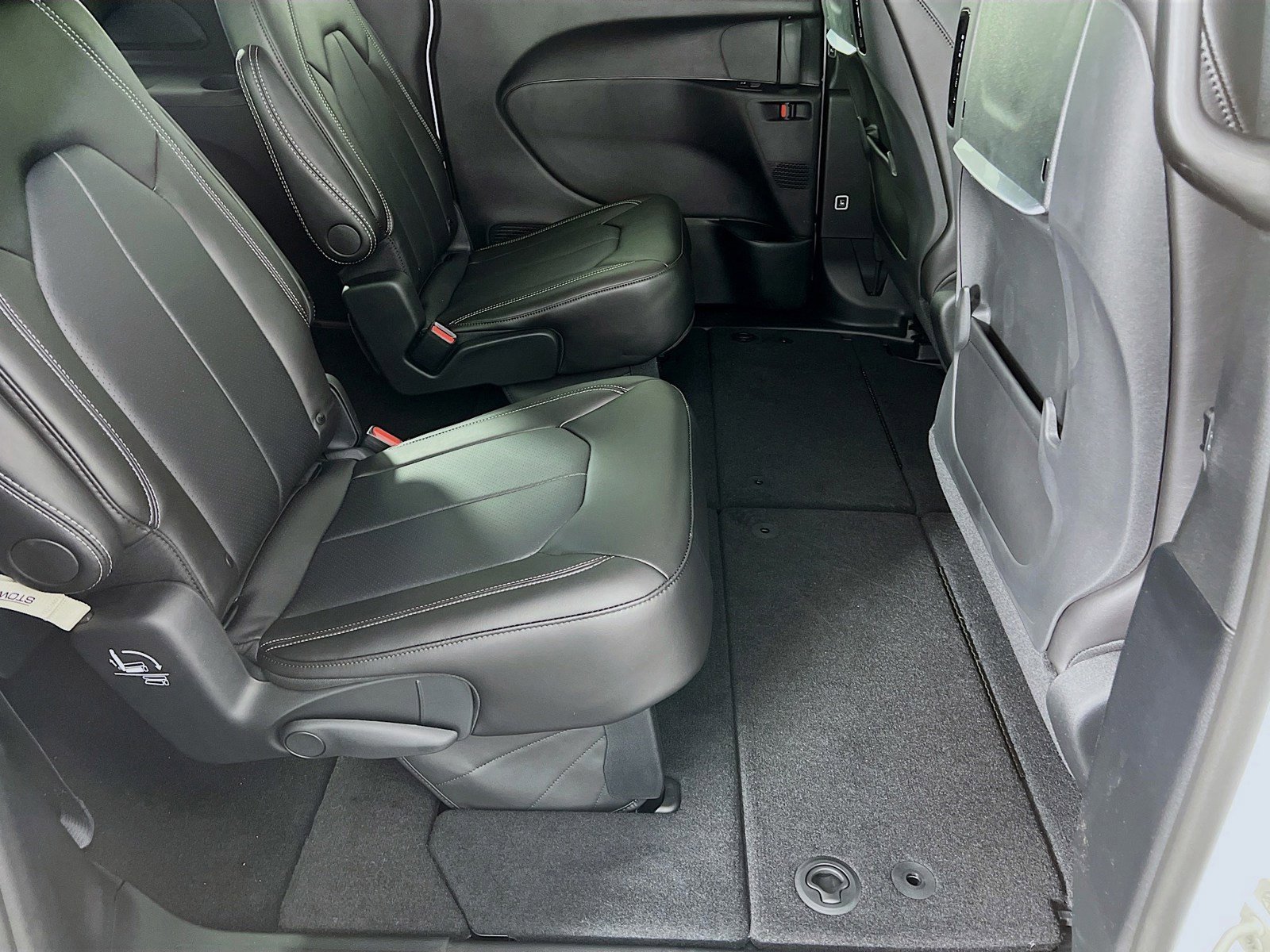 New 2026 Chrysler Pacifica Select FWD image 24