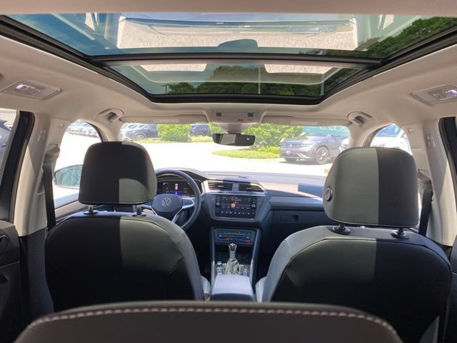 Certified 2023 Volkswagen Tiguan SE w/ Panoramic Sunroof Package AWD/4WD image 27