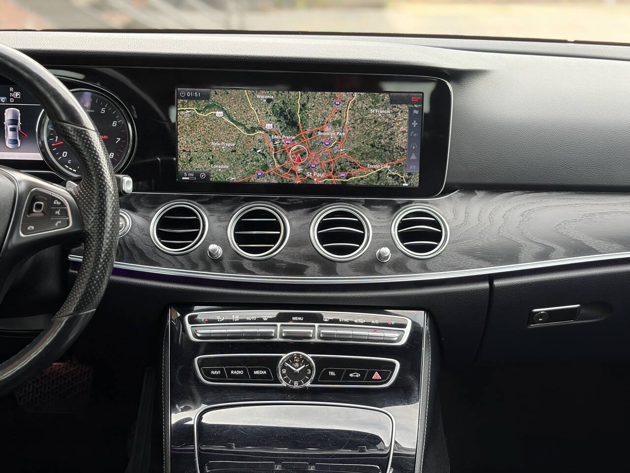 Used 2017 Mercedes-Benz E 300 4MATIC image 26