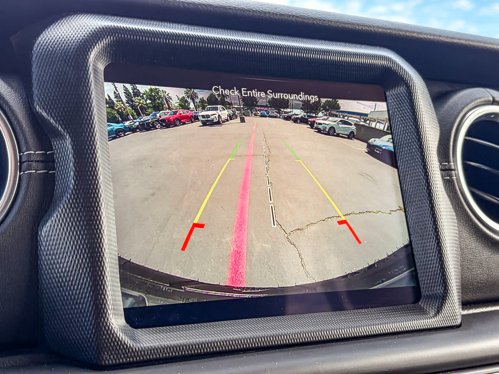 Used 2018 Jeep Wrangler Unlimited Sahara AWD/4WD image 23