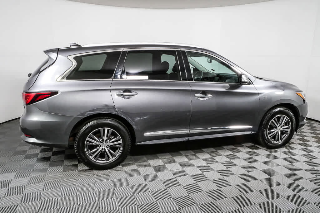Used 2017 INFINITI QX60 Luxe w/ Premium Plus Package AWD/4WD image 2