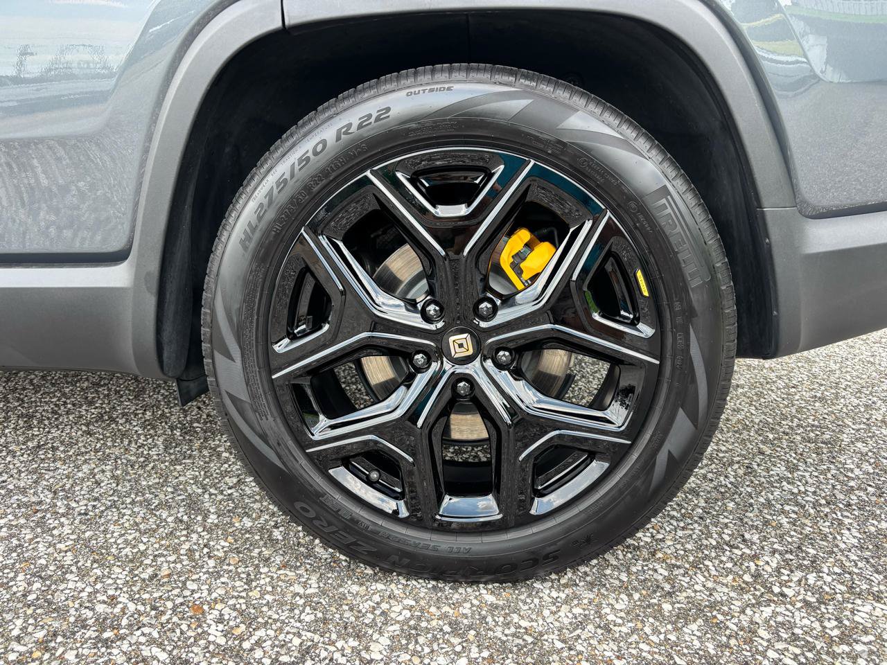 Used 2024 Rivian R1S Adventure AWD/4WD image 29