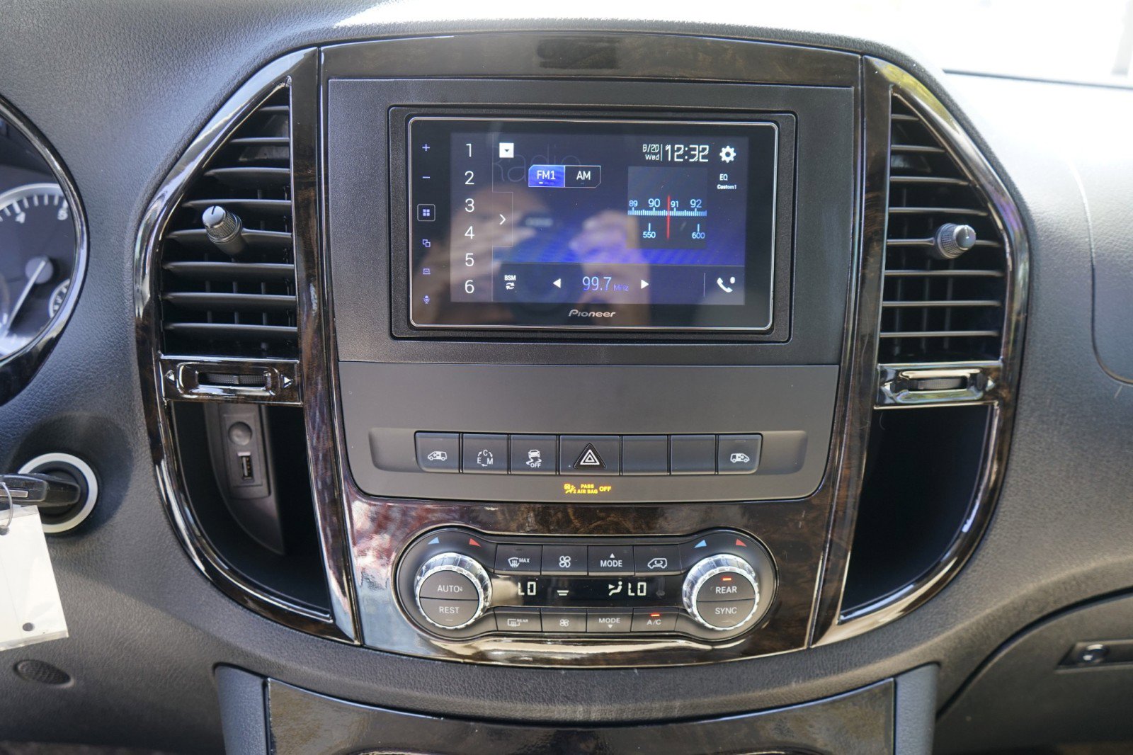 Used 2018 Mercedes-Benz Metris Passenger image 27