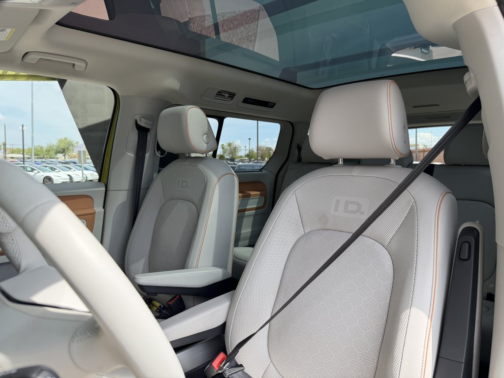Used 2025 Volkswagen ID. Buzz 1st Edition RWD image 33