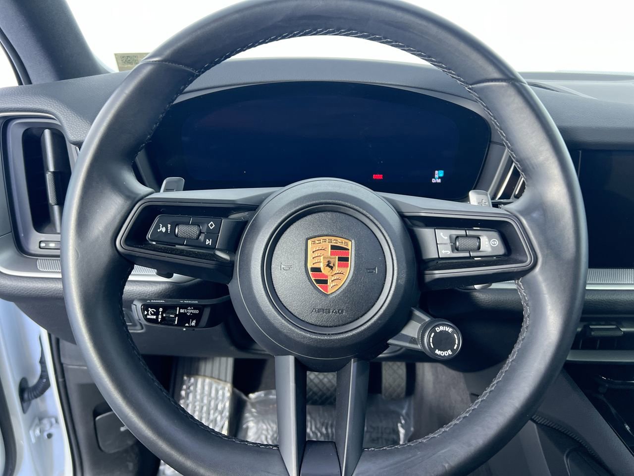 Used 2025 Porsche Cayenne AWD/4WD image 14
