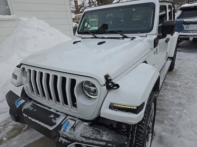 Used 2022 Jeep Wrangler Unlimited Sahara w/ Cold Weather Group image 5