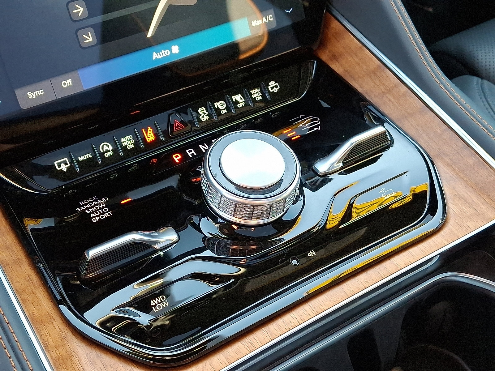 Certified 2024 Jeep Grand Wagoneer Series III w/ Rear Seat Video Group 1 image 28