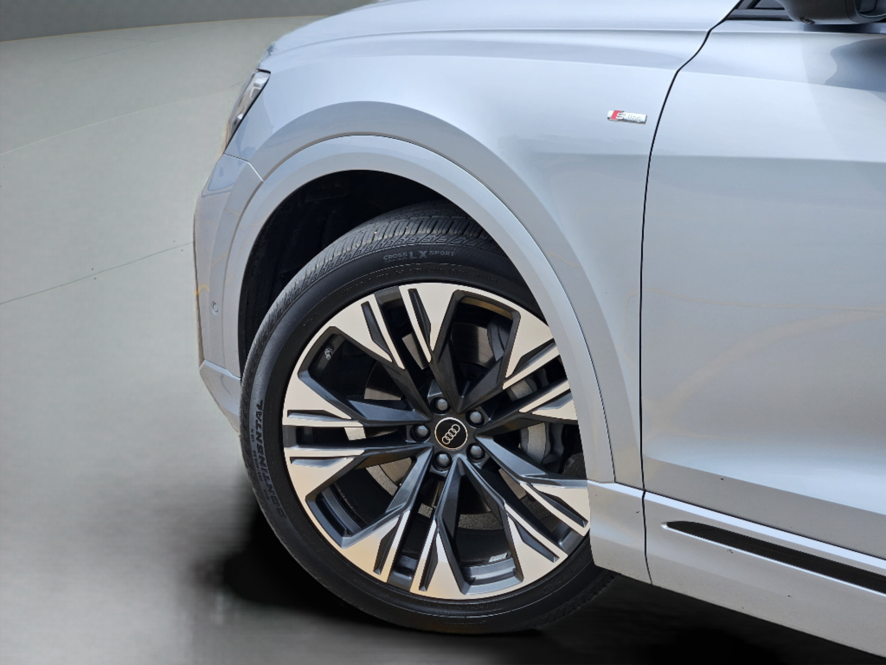 Used 2025 Audi Q8 Prestige AWD/4WD image 24