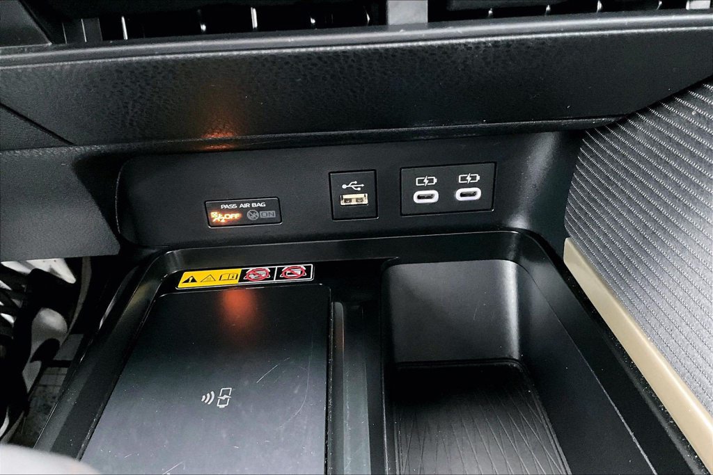 Used 2025 Toyota Camry SE FWD image 26