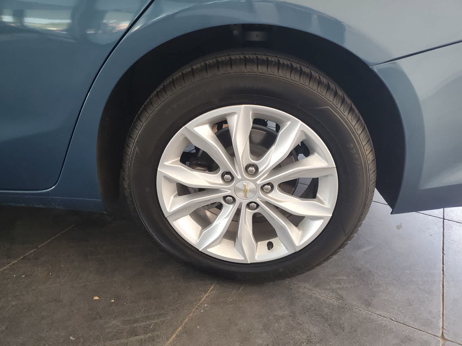 Used 2025 Chevrolet Malibu LT FWD image 12