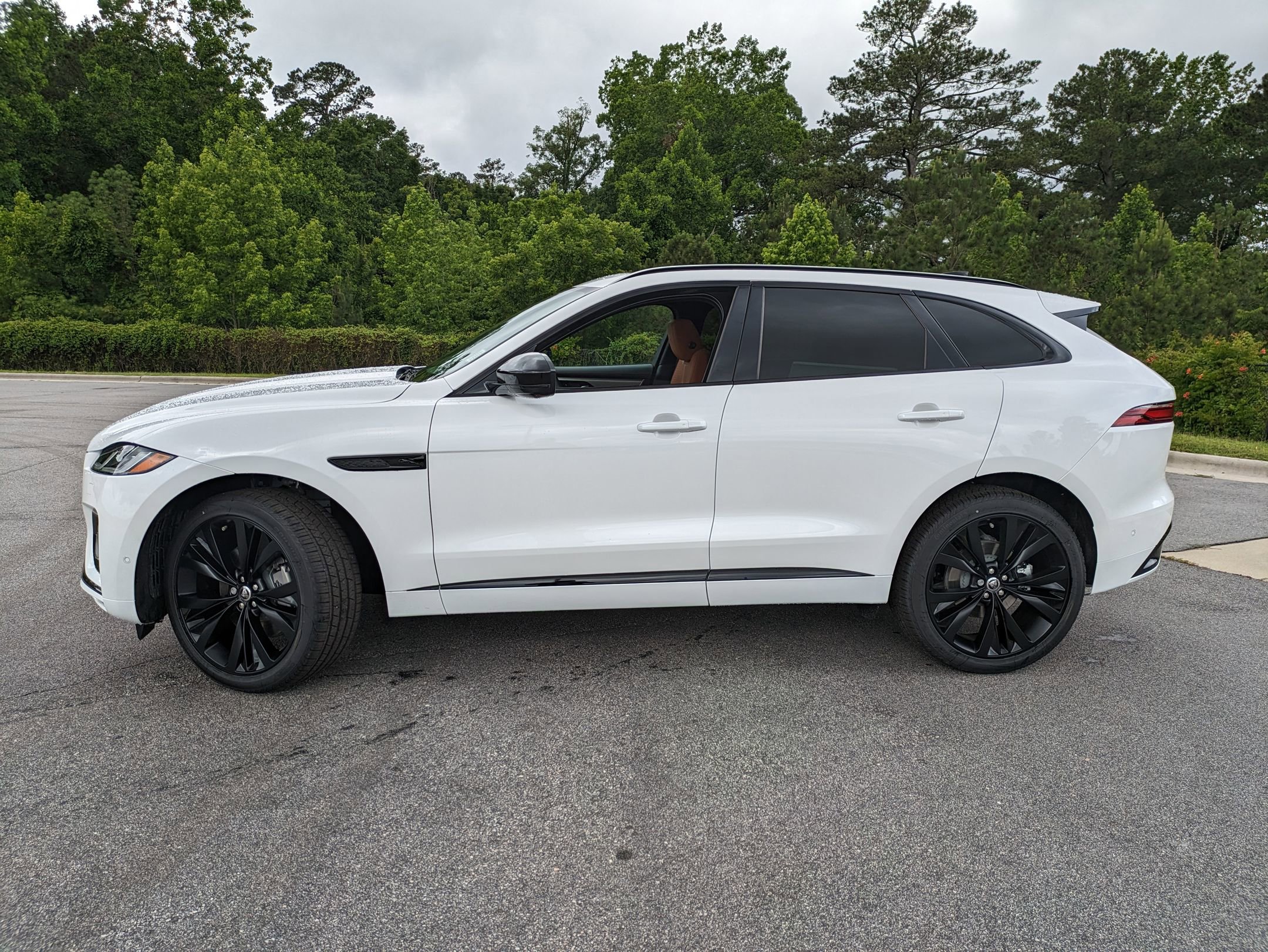 New 2026 Jaguar F-PACE R-Dynamic S image 9