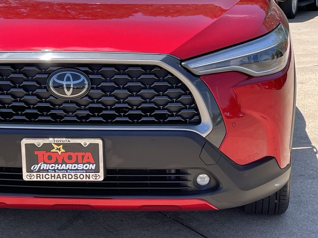 Used 2025 Toyota Corolla Cross XLE FWD image 8