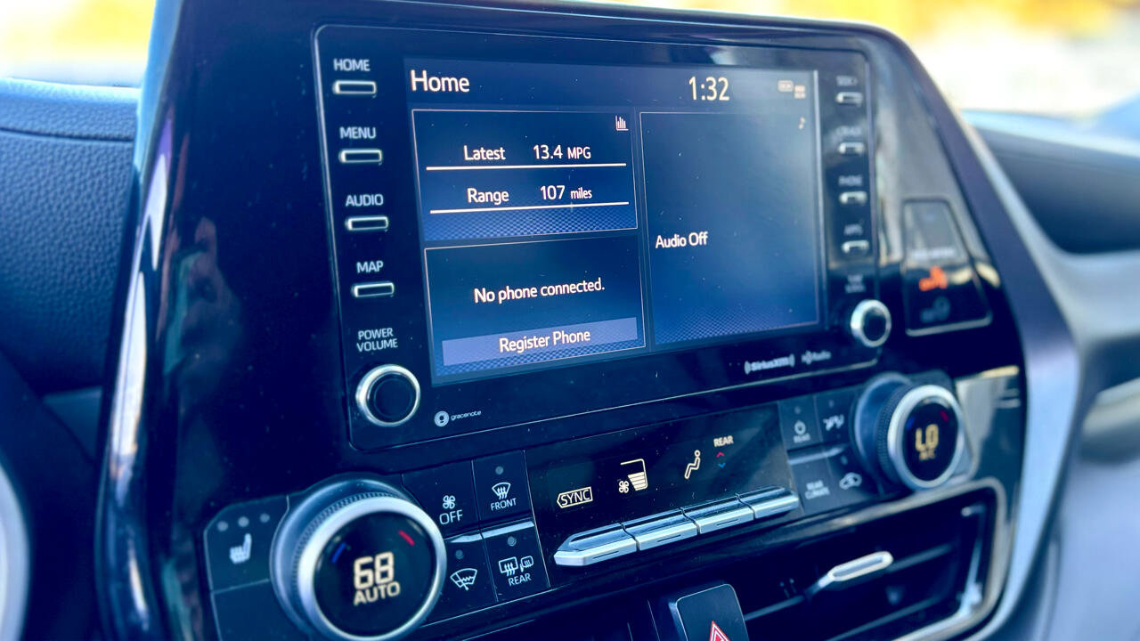 Used 2021 Toyota Highlander XLE image 26