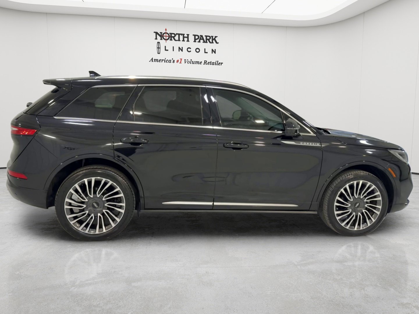 Used 2022 Lincoln Corsair Reserve w/ Sport Package AWD/4WD image 2