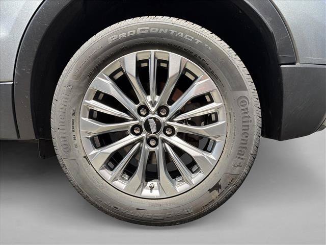 Used 2025 Cadillac XT4 Premium Luxury FWD image 8