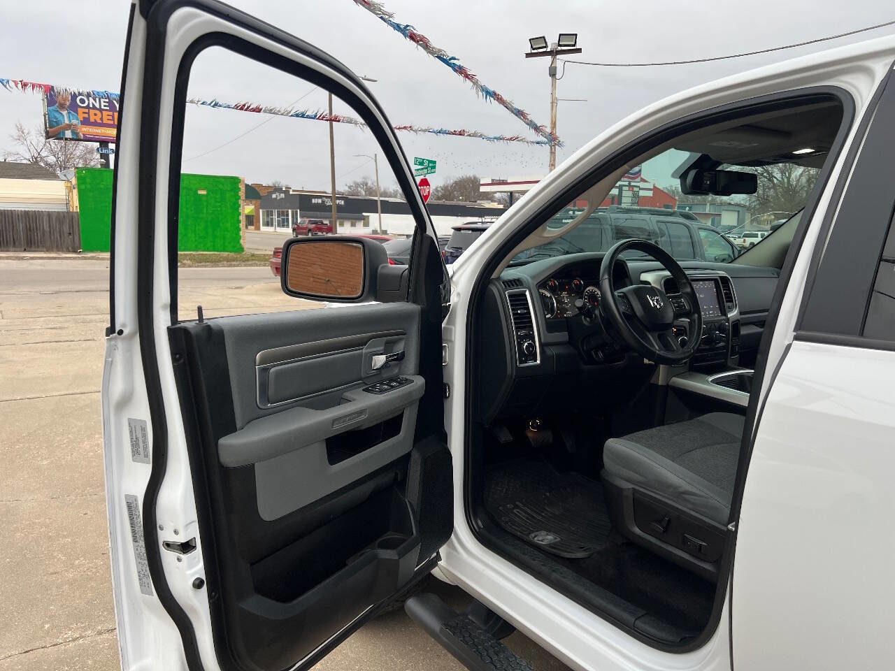 Used 2018 RAM 1500 SLT image 8