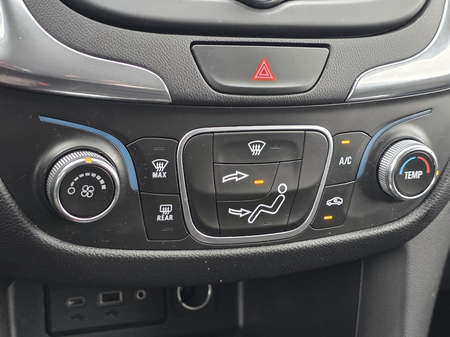 Used 2020 Chevrolet Equinox LT FWD image 4