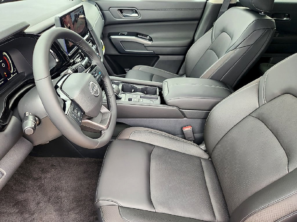New 2026 Nissan Pathfinder SL FWD image 13