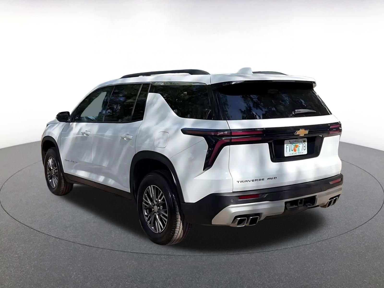 Used 2025 Chevrolet Traverse LT image 17