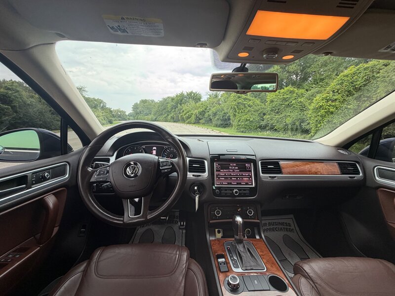 Used 2012 Volkswagen Touareg TDI AWD/4WD image 11