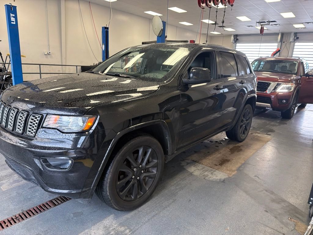 Used 2019 Jeep Grand Cherokee Altitude AWD/4WD image 7