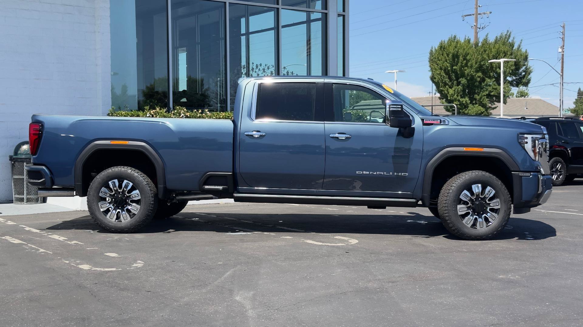 New 2026 GMC Sierra 3500 Denali w/ Denali Reserve Package AWD/4WD image 3