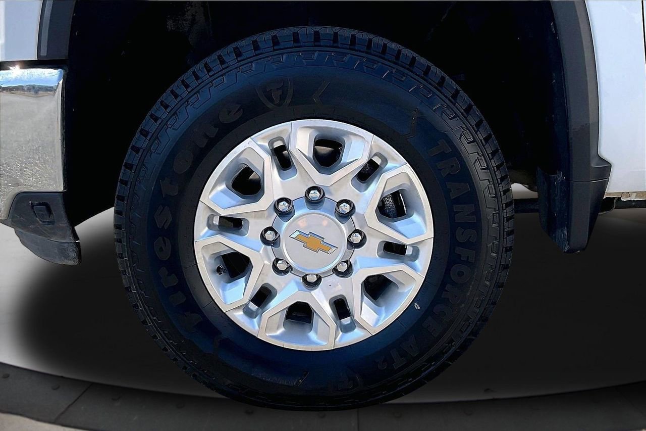 Used 2024 Chevrolet Silverado 2500 LT image 33