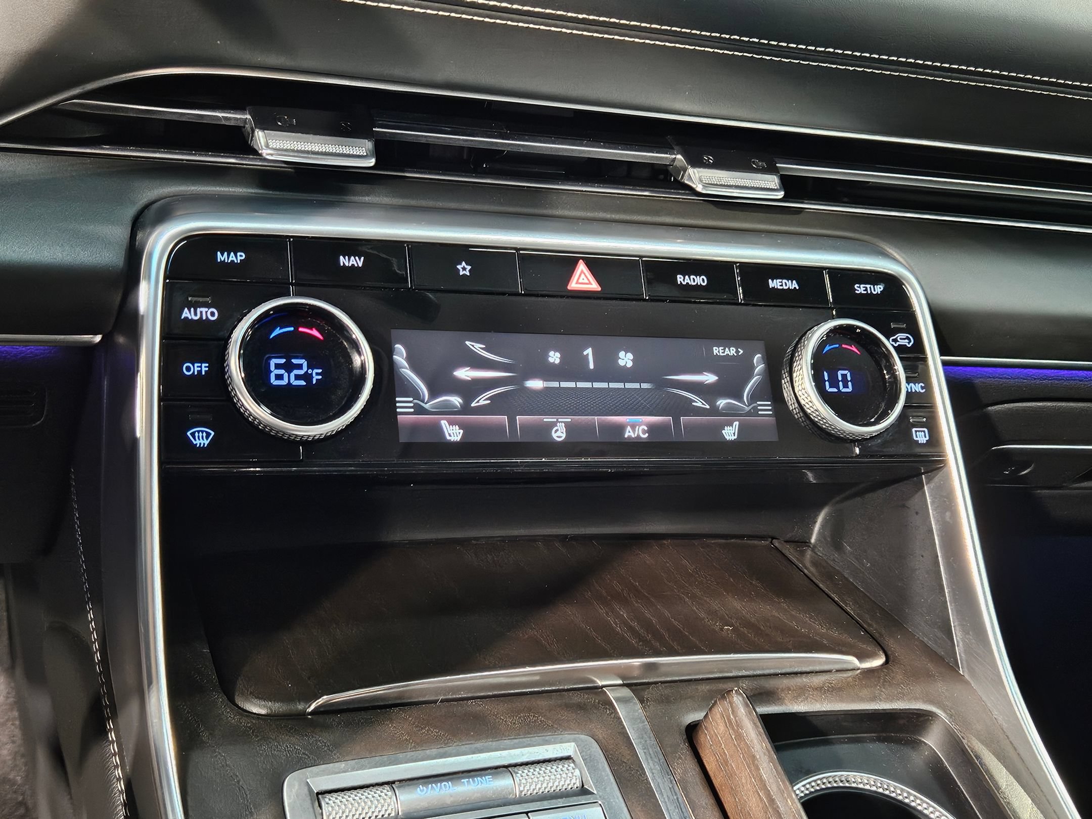 Used 2024 Genesis GV80 2.5T AWD/4WD image 32