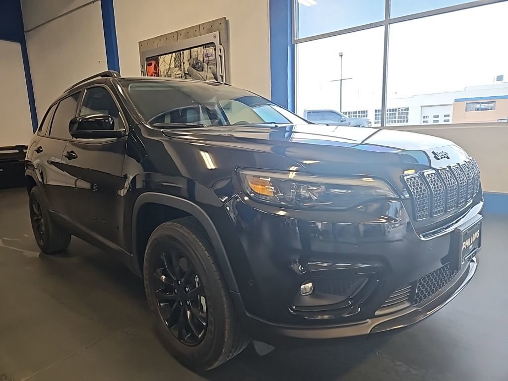 Used 2023 Jeep Cherokee Altitude Lux image 4