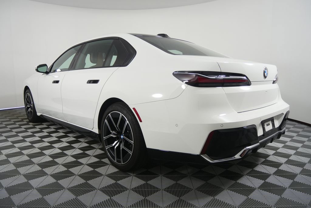 Certified 2025 BMW 740i image 5