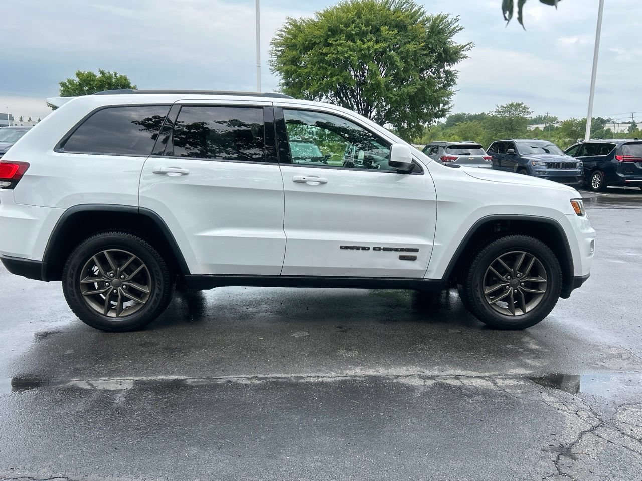 Used 2016 Jeep Grand Cherokee Laredo 75th Anniversary AWD/4WD image 2