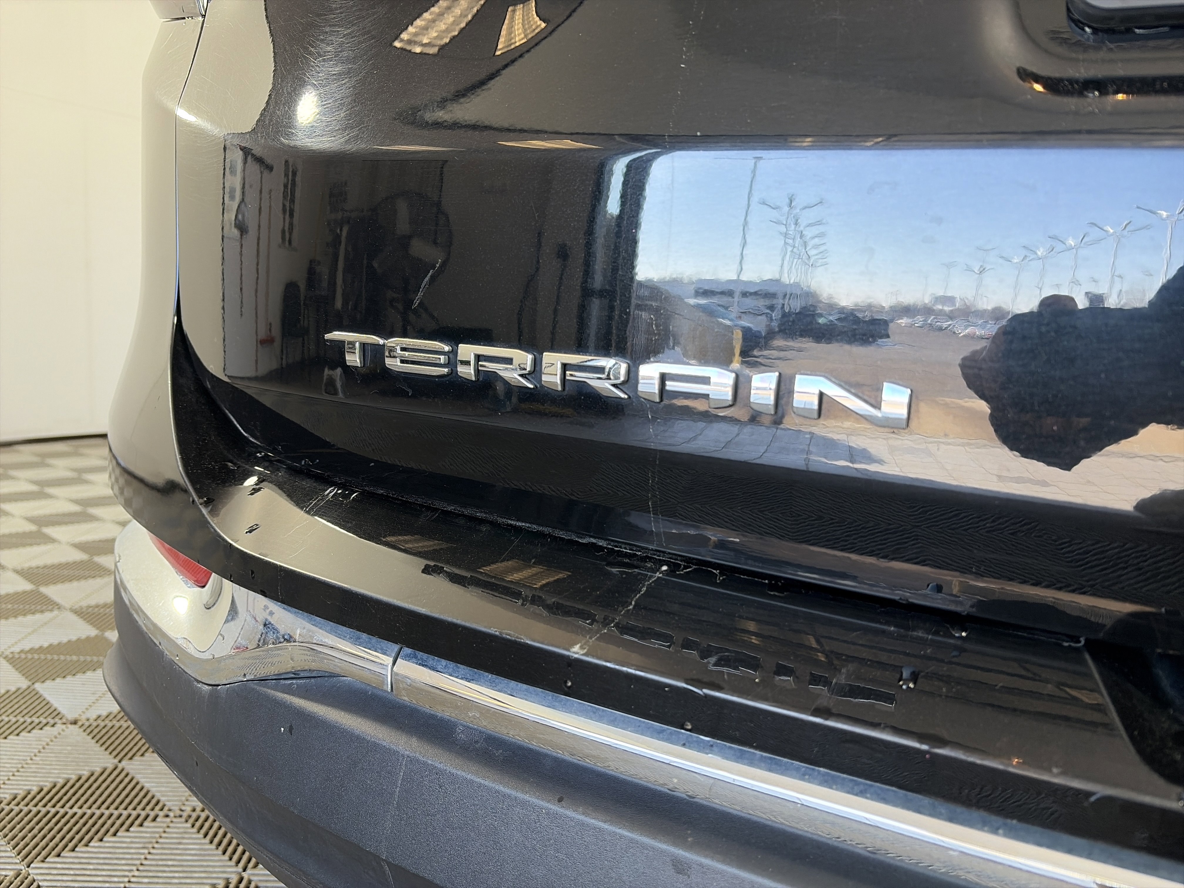 Used 2023 GMC Terrain SLT image 16