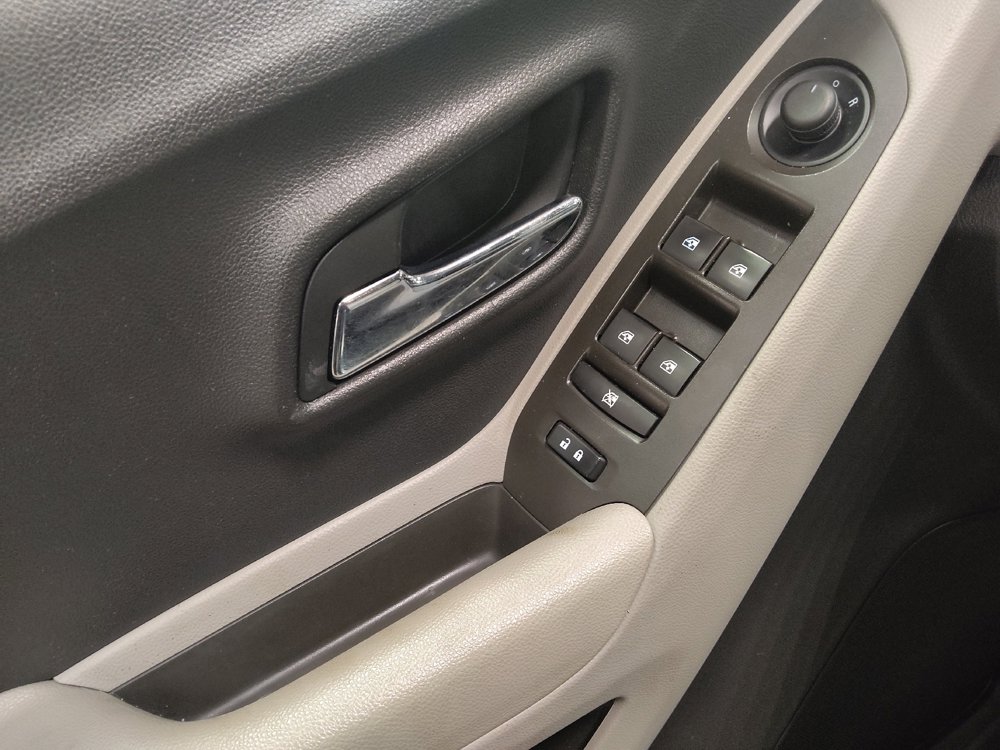 Used 2015 Chevrolet Trax LT FWD image 27