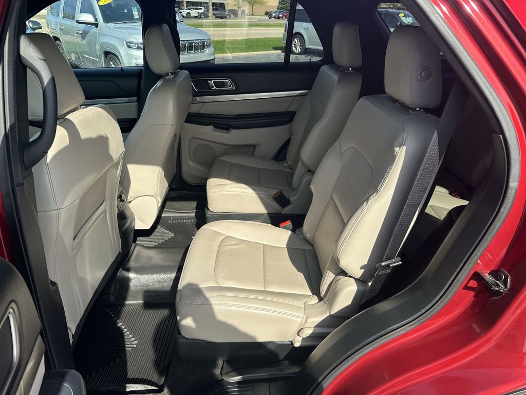 Used 2018 Ford Explorer XLT w/ Equipment Group 202A image 23