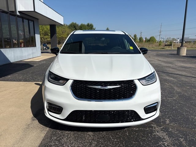 New 2026 Chrysler Pacifica Select image 9