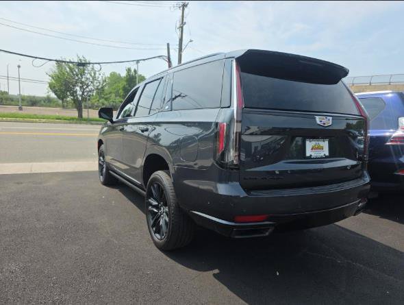 Used 2022 Cadillac Escalade Sport Platinum AWD/4WD image 3