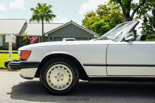 Used 1987 Mercedes-Benz 560 SL image 2