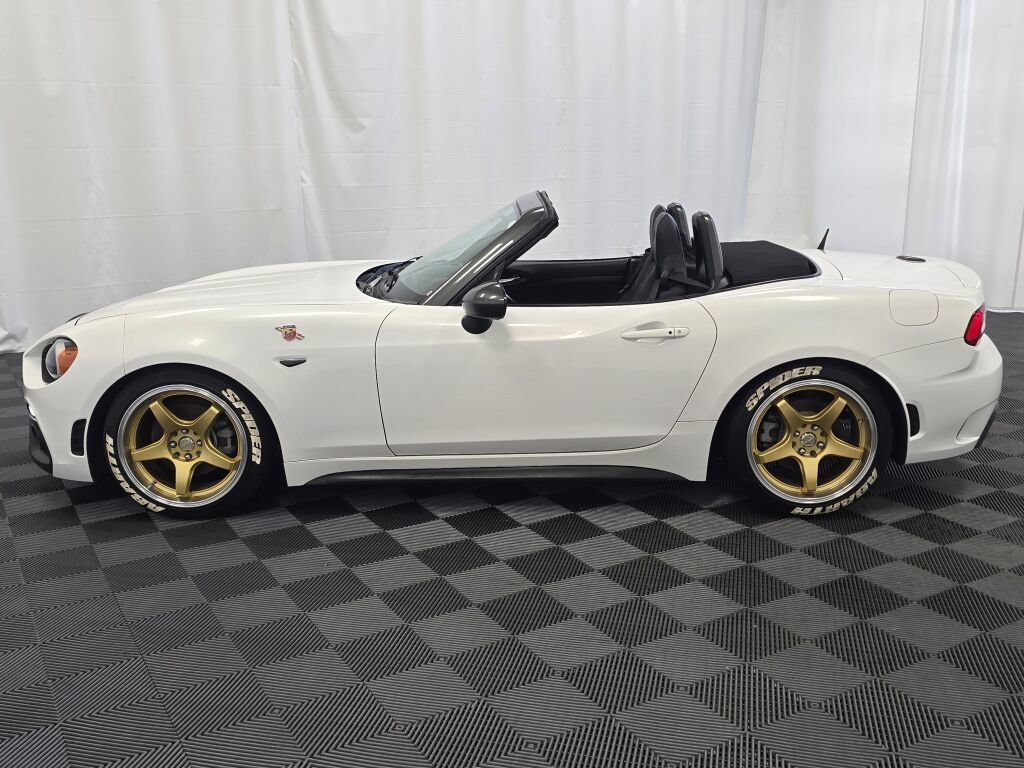 Used 2017 FIAT 124 Spider Abarth RWD image 2