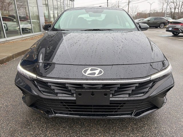 Used 2025 Hyundai Elantra SE image 2