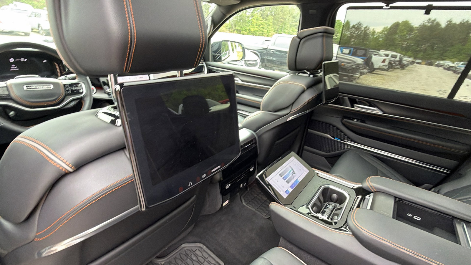 Used 2025 Jeep Grand Wagoneer Series III w/ Rear Seat Video Group 1 AWD/4WD image 28