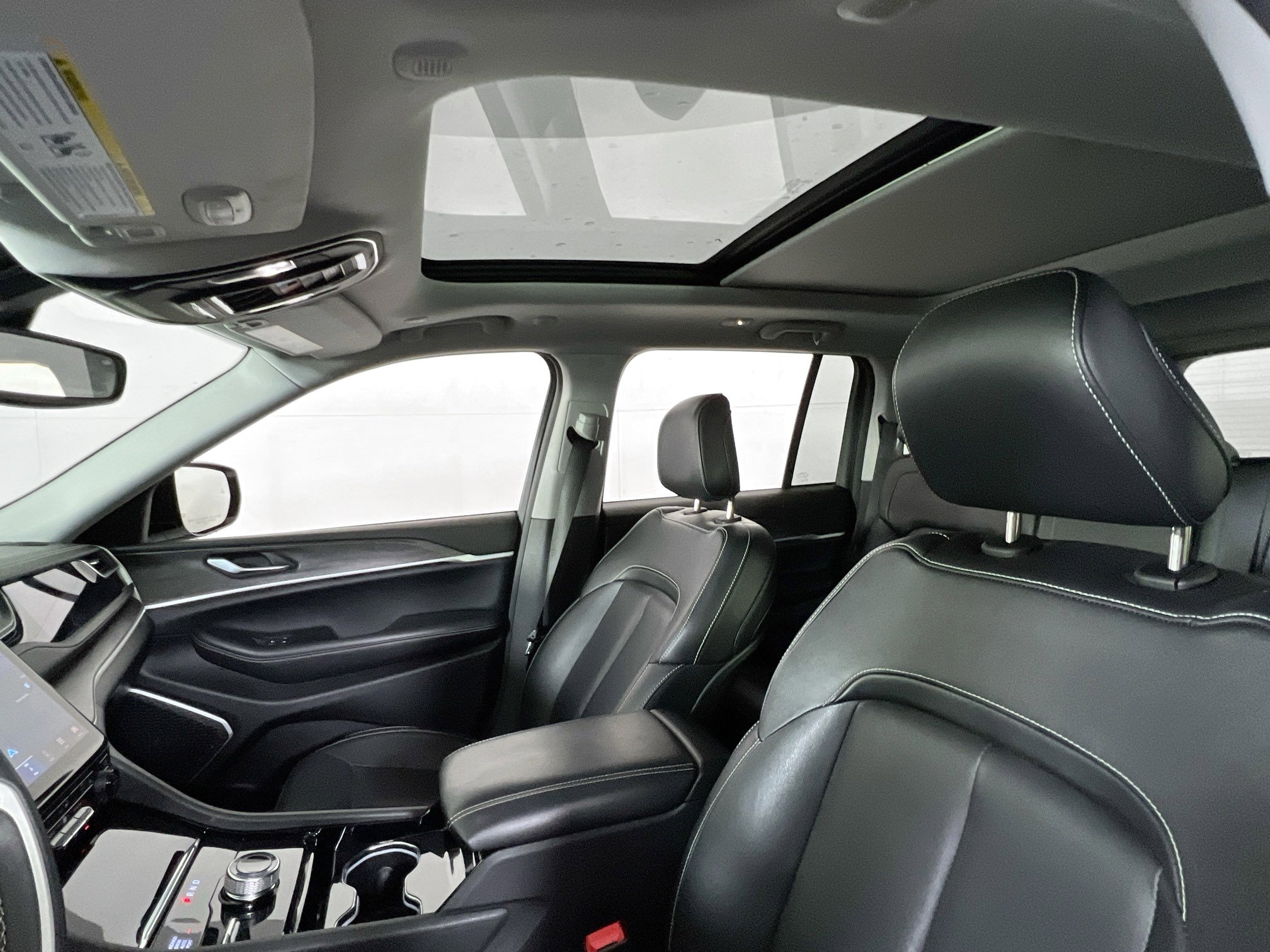 Used 2022 Jeep Grand Cherokee Limited image 21