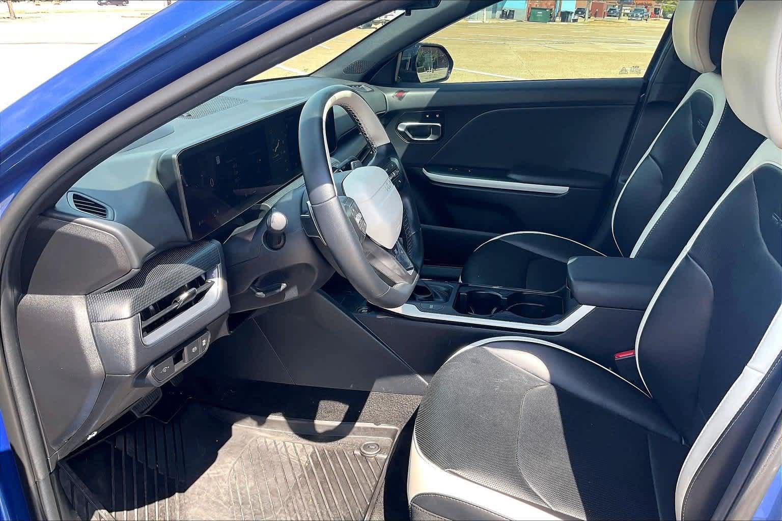 Certified 2025 Kia K4 GT-Line w/ GT-Line Premium Package FWD image 2