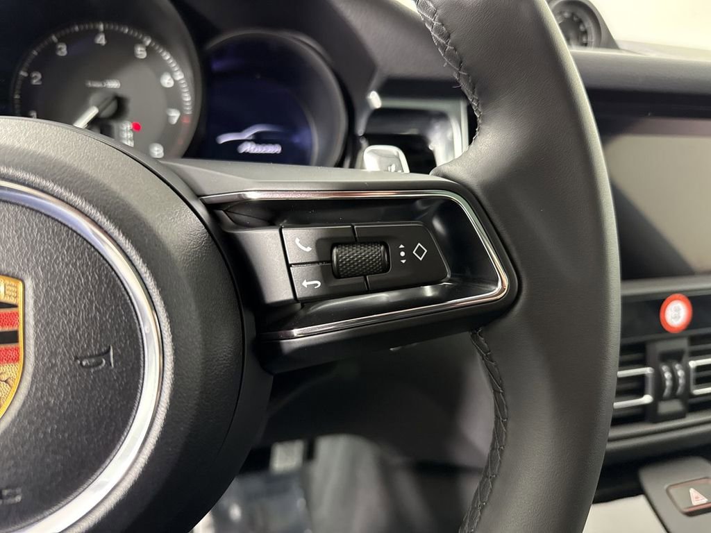 Certified 2025 Porsche Macan image 39