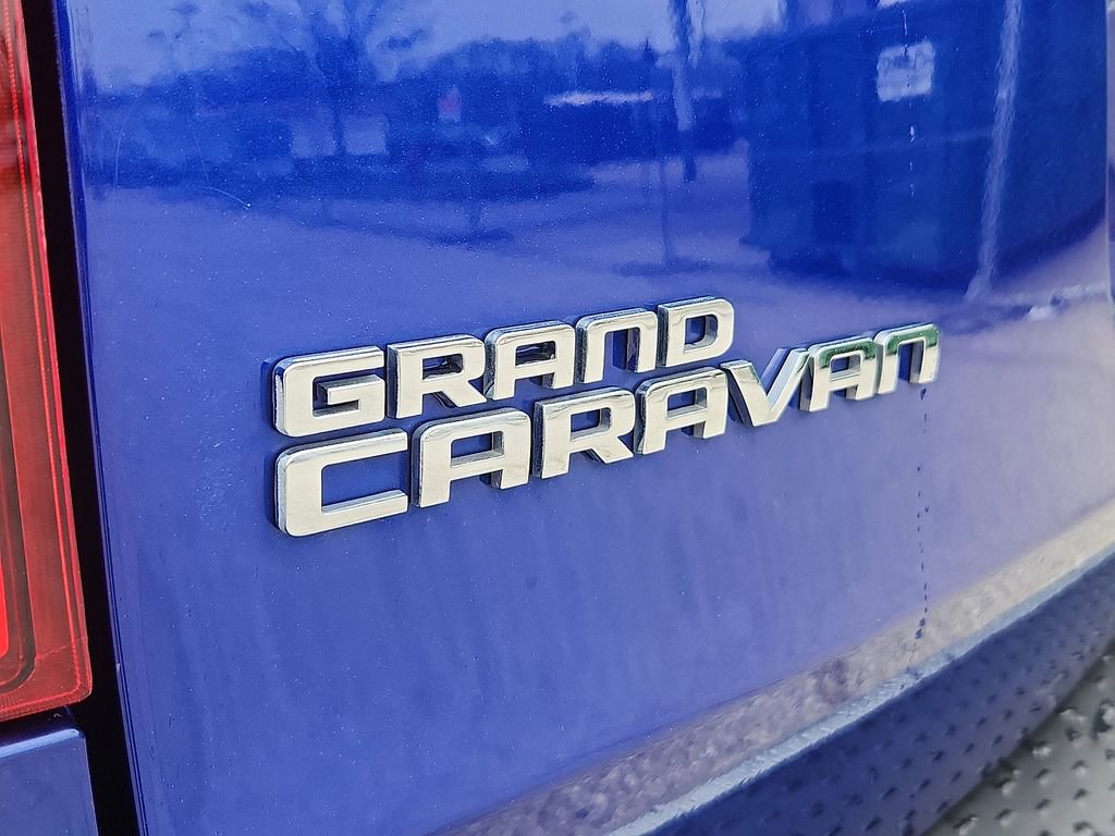 Used 2018 Dodge Grand Caravan SE w/ UConnect Hands-Free Group image 22