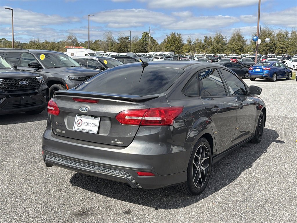 Used 2016 Ford Focus SE w/ SE Sport Package image 5
