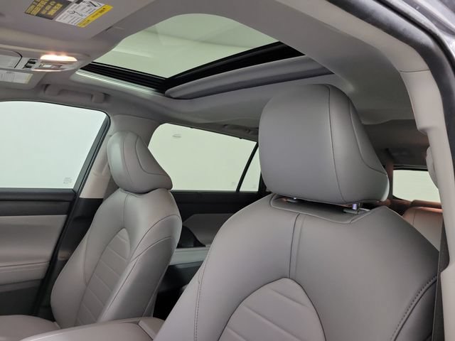 Used 2023 Toyota Highlander XLE FWD image 22