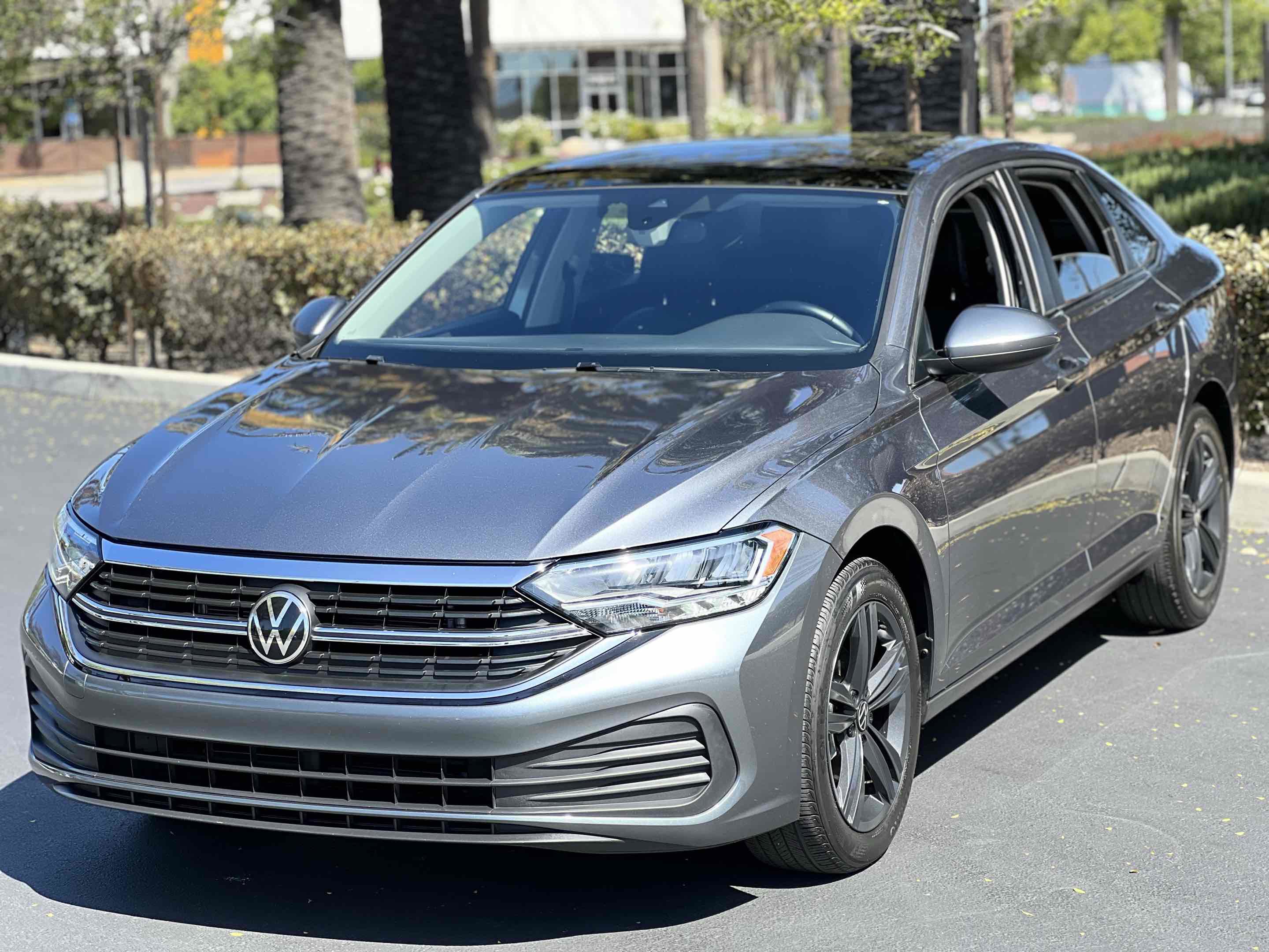 Used 2023 Volkswagen Jetta SE w/ Panoramic Sunroof Package FWD image 17